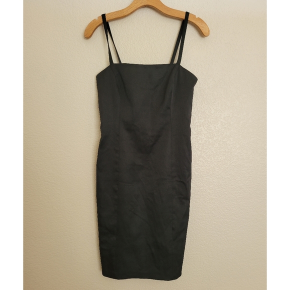 Womens Laundry mini black dress with open back with design. No size tag - Picture 10 of 10